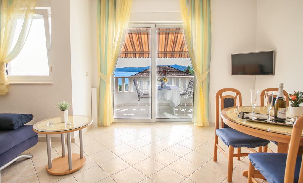 Apartments Barbara Trogir Exterior photo